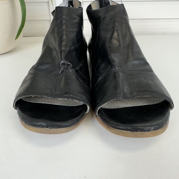 Free People Gemma Black Leather Peep Toe Ankle Bootie Zip Shoe Size EU 38 US 7.5 - Picture 4 of 10